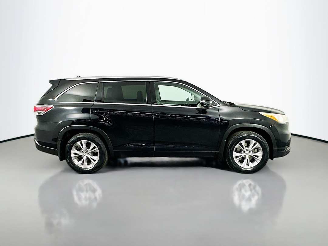 2015 Toyota Highlander XLE V6 - Image 9
