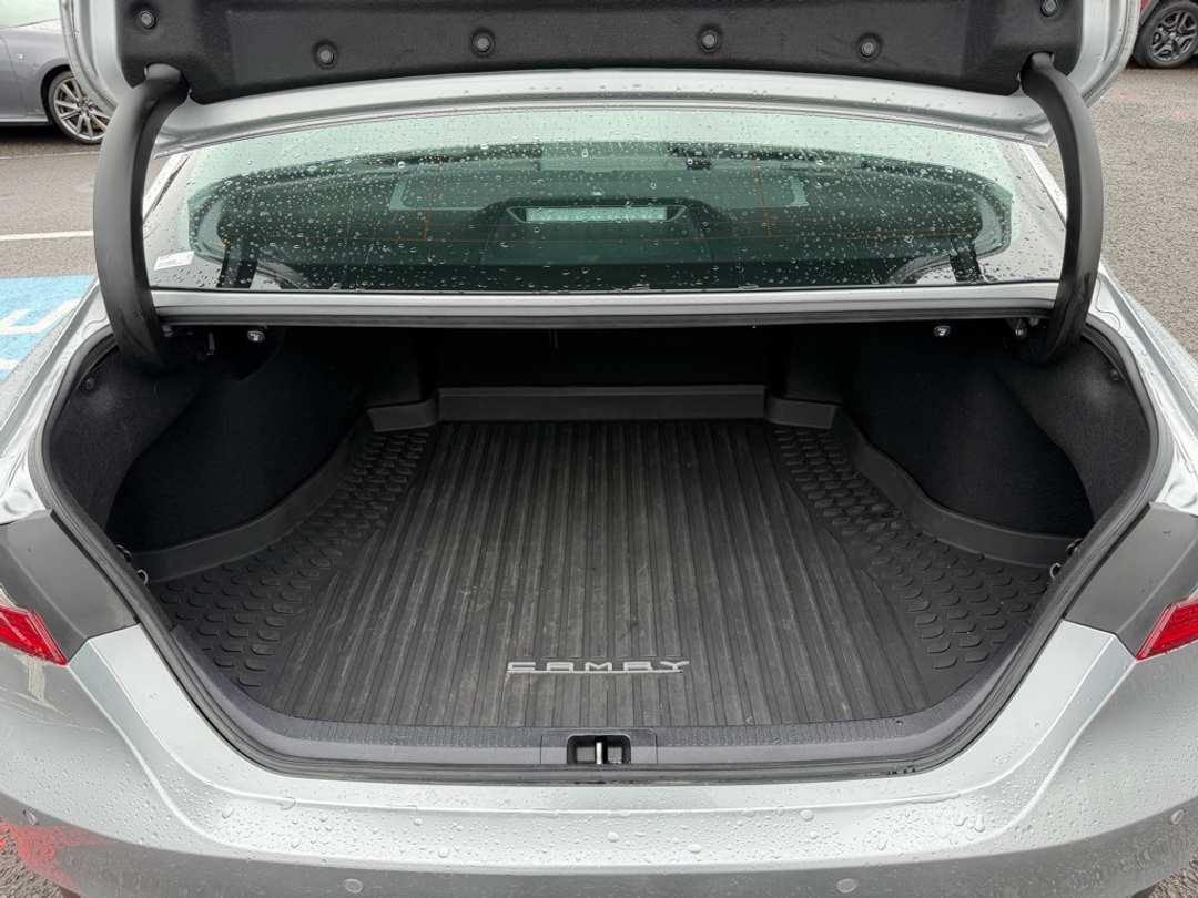 2021 Toyota Camry XLE - Image 11