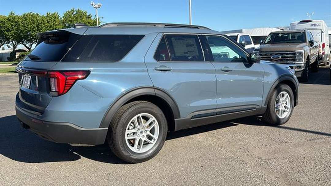 2026 Ford Explorer Active - Image 3