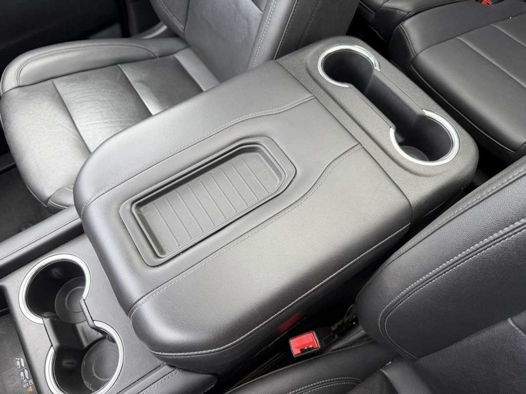 2022 Chevrolet Suburban LT - Image 27