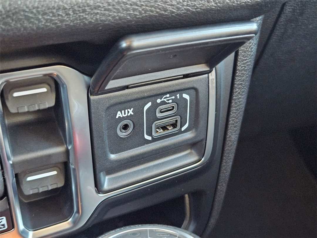 2026 Jeep Gladiator Sport - Image 25