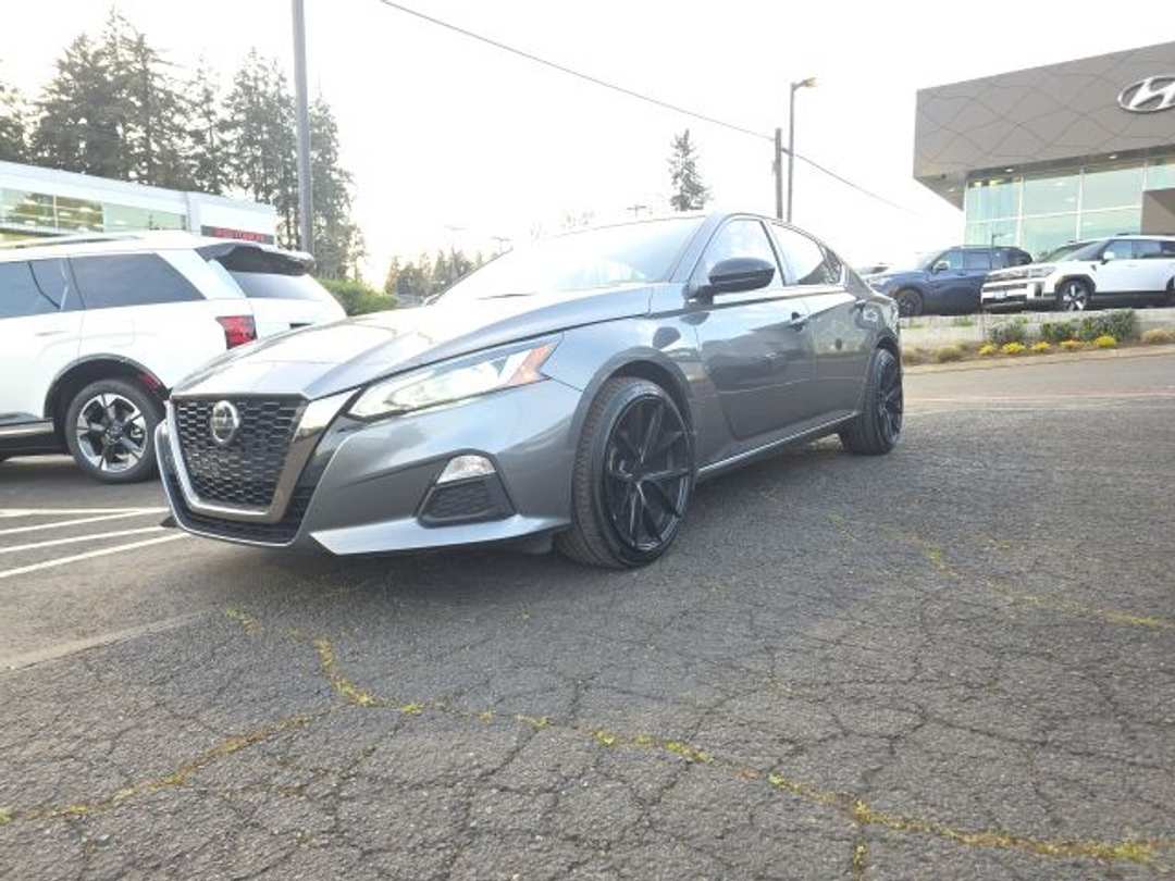 2022 Nissan Altima 2.5 SR - Image 3
