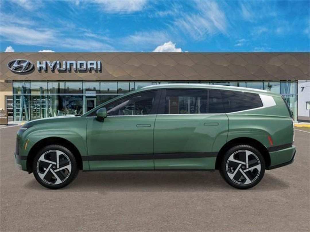 2026 Hyundai Ioniq 9 Performance Calligraphy - Image 3