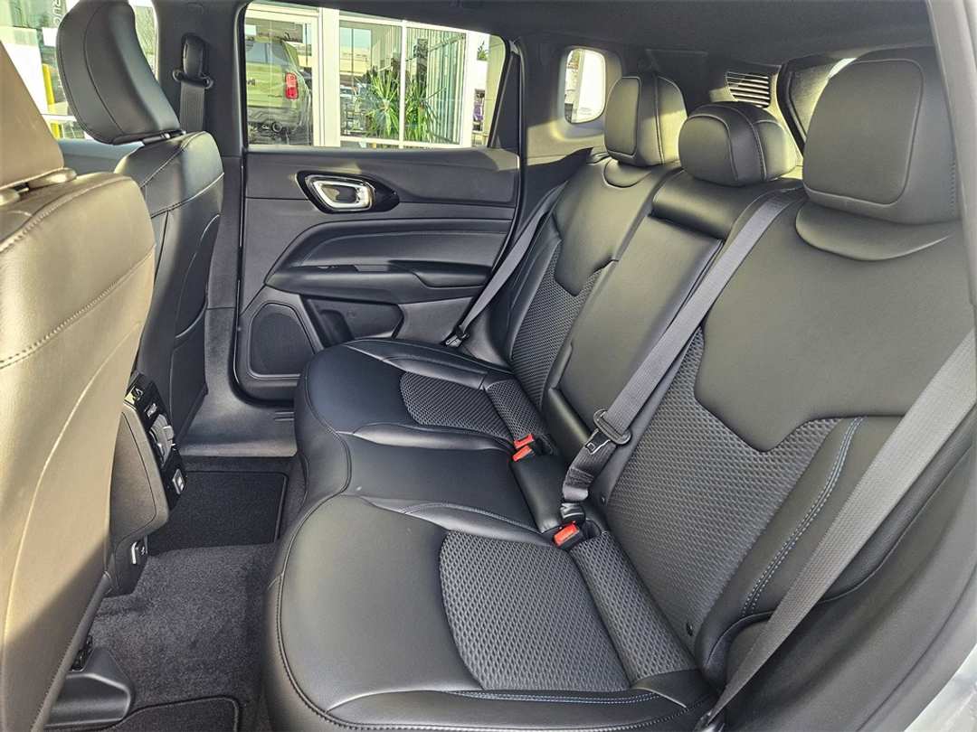 2026 Jeep Compass Latitude - Image 28