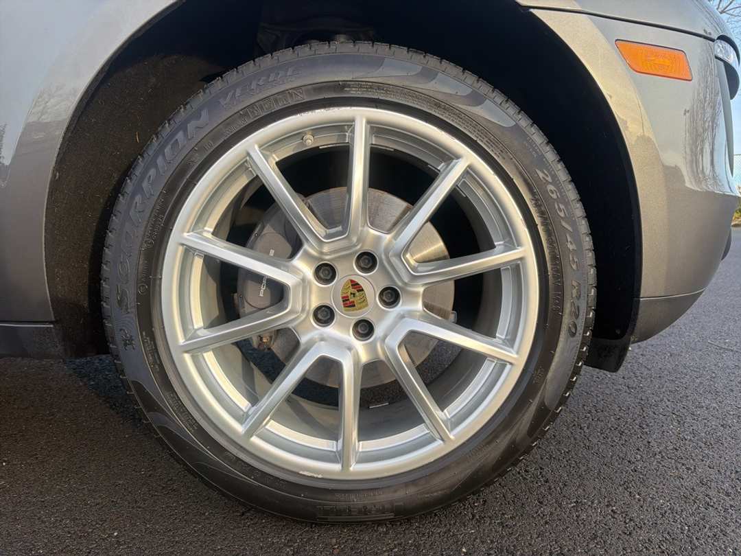 2018 Porsche Macan Base - Image 9