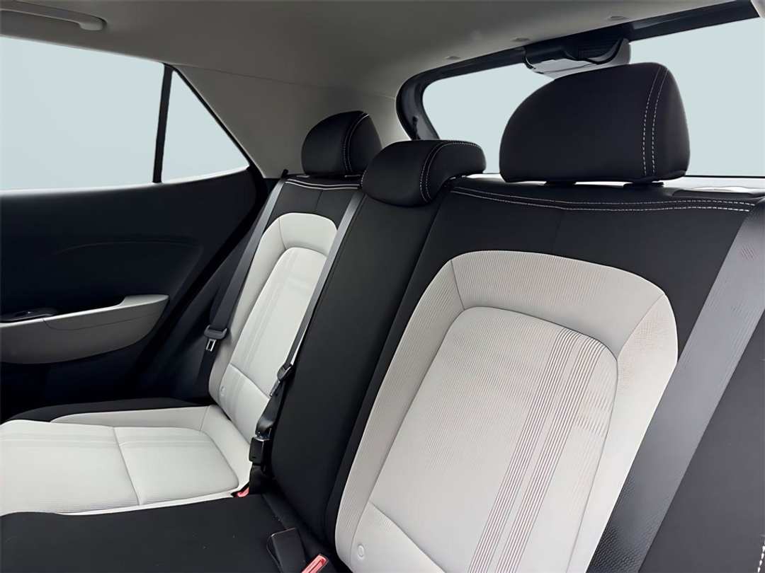 2025 Hyundai Venue SEL - Image 28