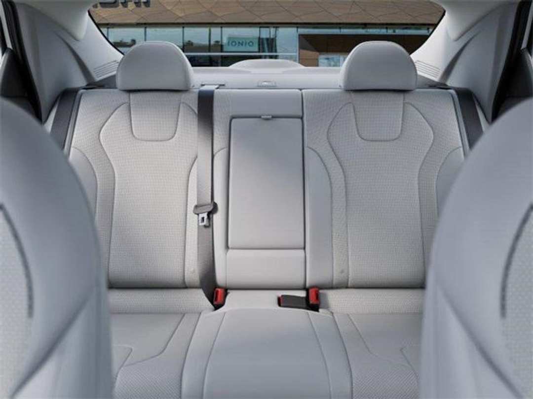 2026 Hyundai Elantra Limited - Image 12