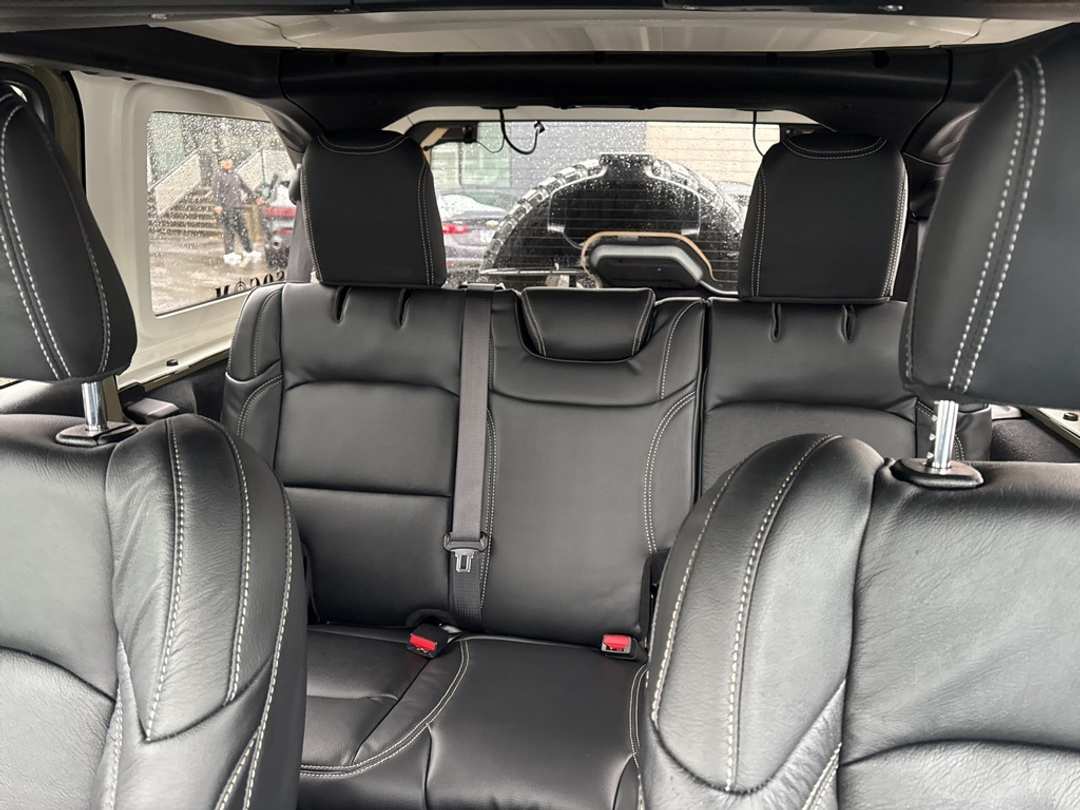 2025 Jeep Wrangler Rubicon - Image 36