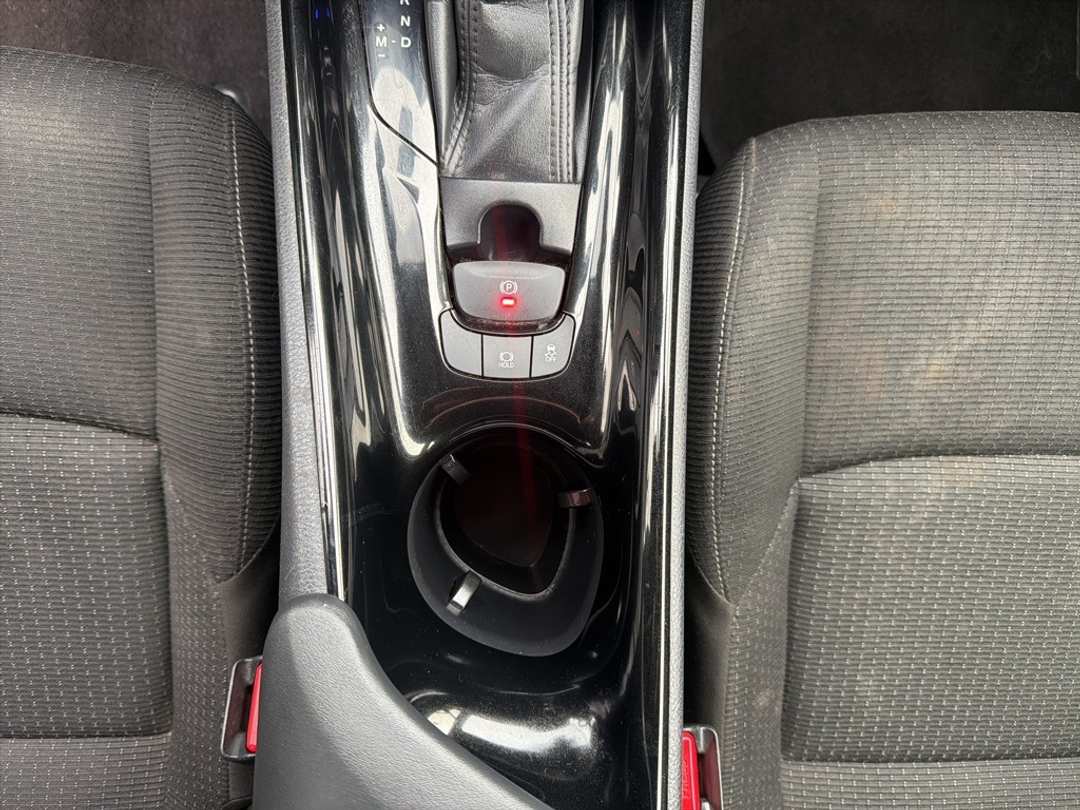 2019 Toyota C-Hr XLE - Image 31