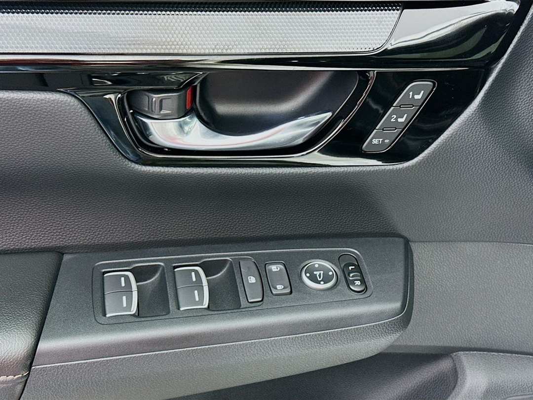 2026 Honda CR-V Sport Touring - Image 18