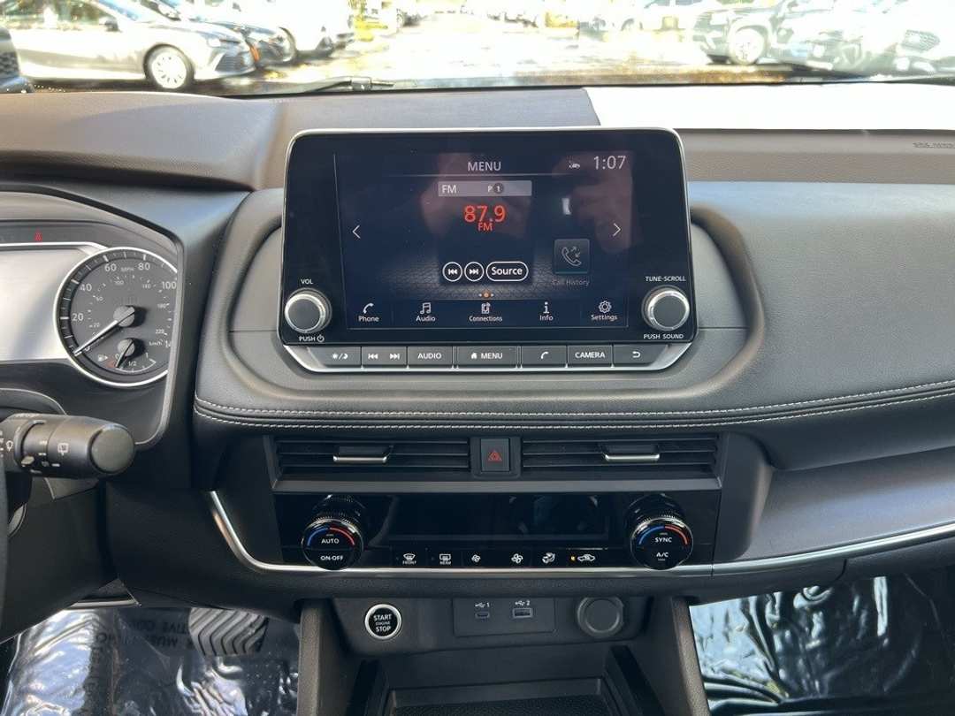 2023 Nissan Rogue SV - Image 19