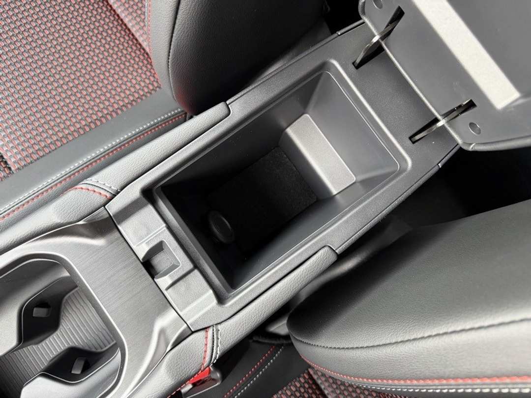 2026 Nissan Kicks SR - Image 29