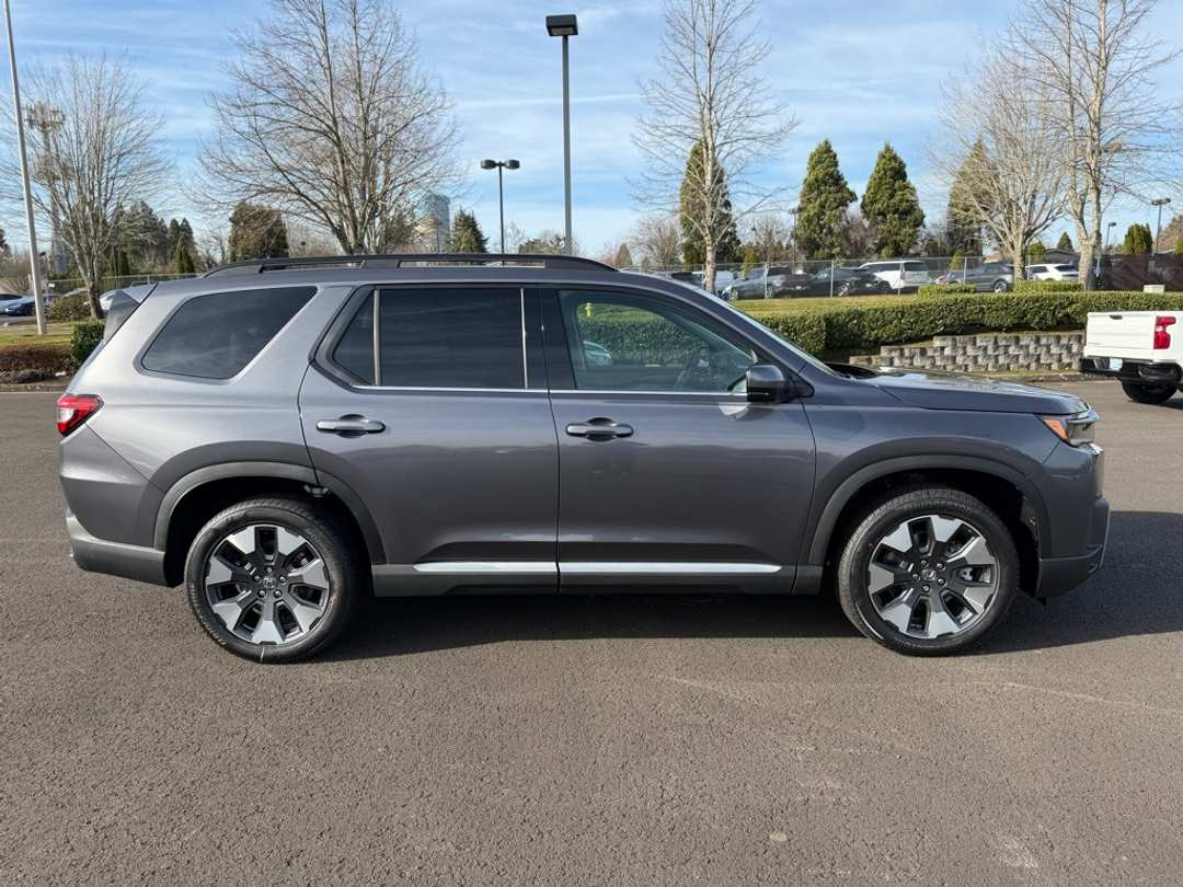 2026 Honda Pilot Touring - Image 9