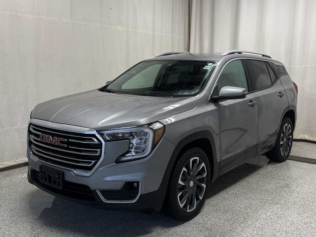 2024 GMC Terrain SLT - Image 2