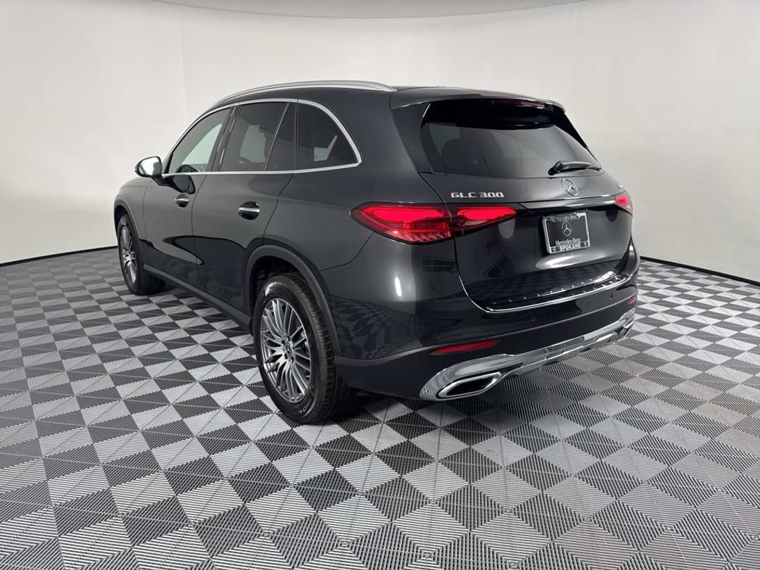 2026 Mercedes-Benz GLC GLC 300 - Image 4
