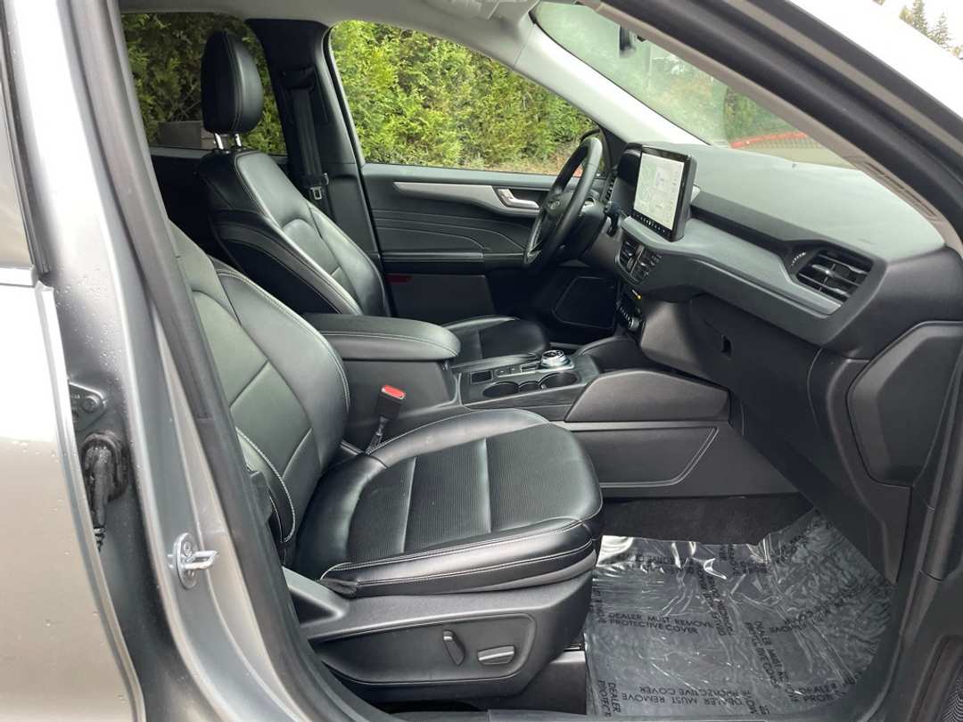 2024 Ford Escape Platinum - Image 22