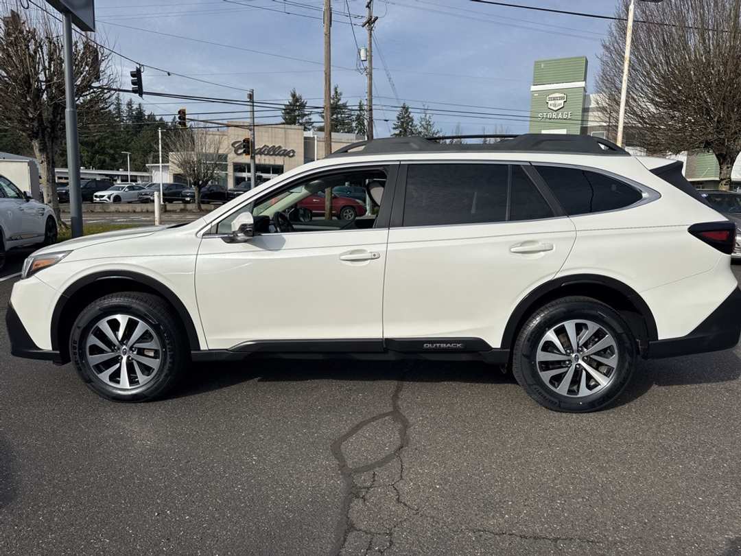 2020 Subaru Outback Premium - Image 4