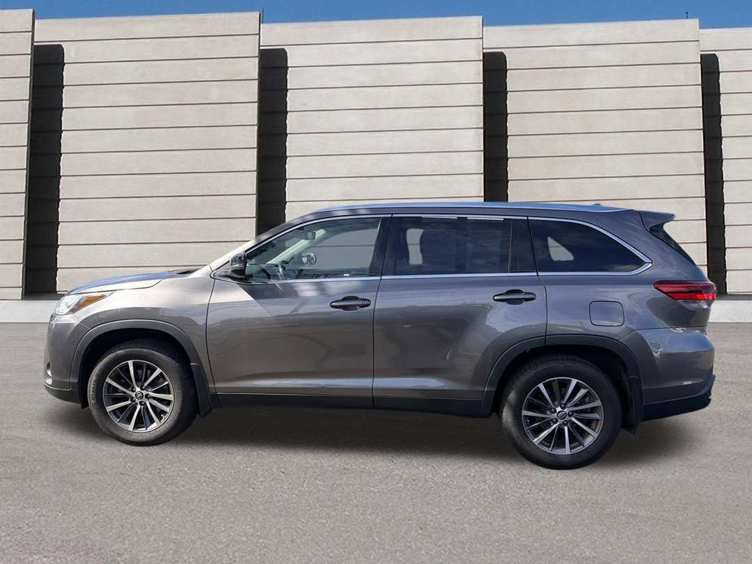 2019 Toyota Highlander - Image 2