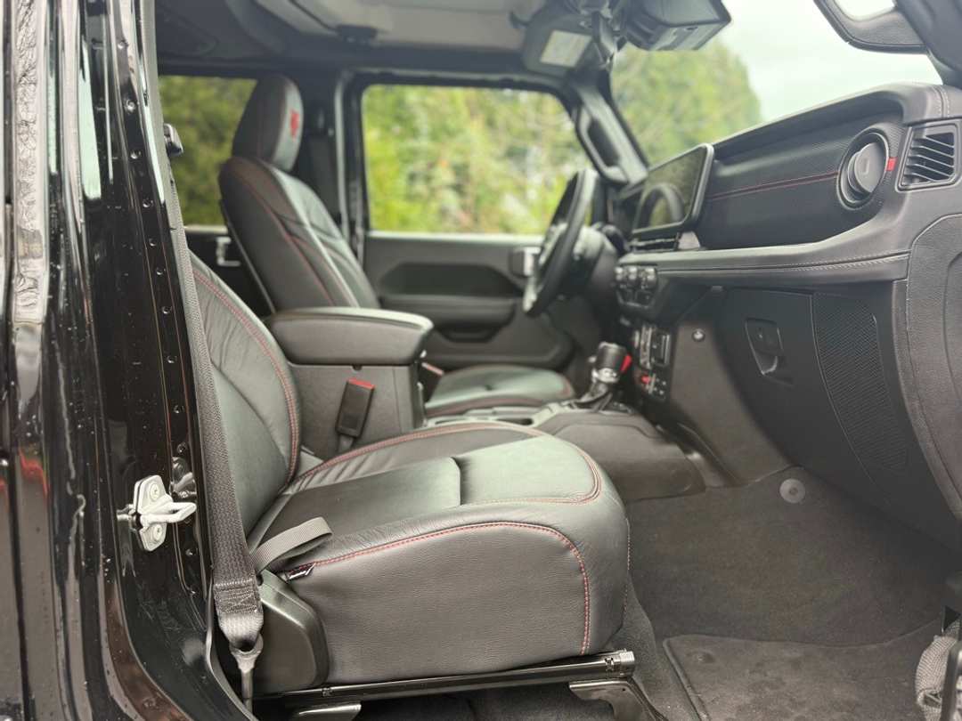 2025 Jeep Wrangler Rubicon - Image 17