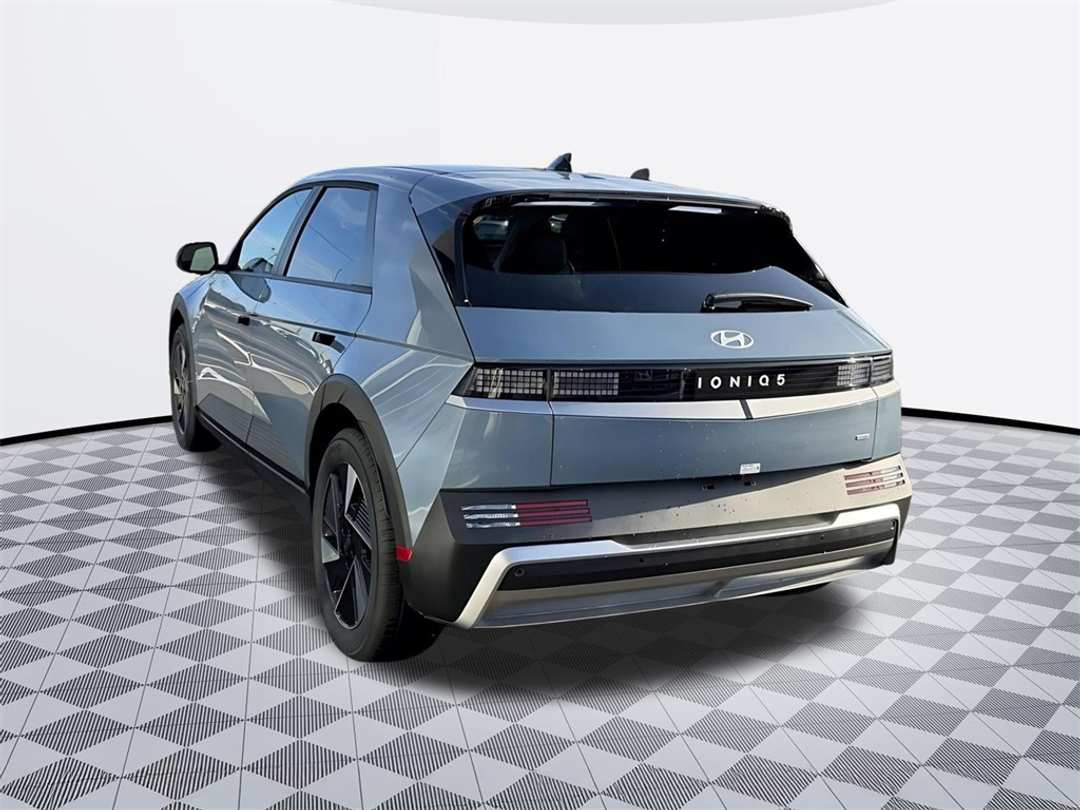 2026 Hyundai Ioniq 5 SEL - Image 5