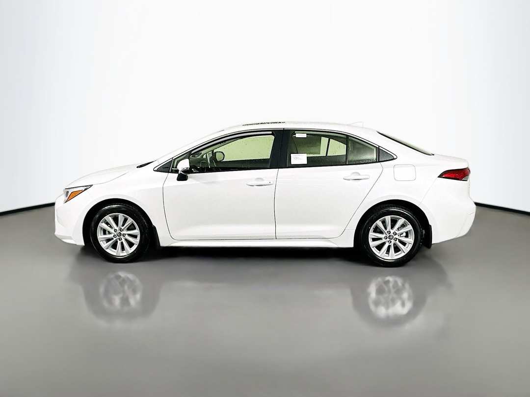 2026 Toyota Corolla XLE - Image 4