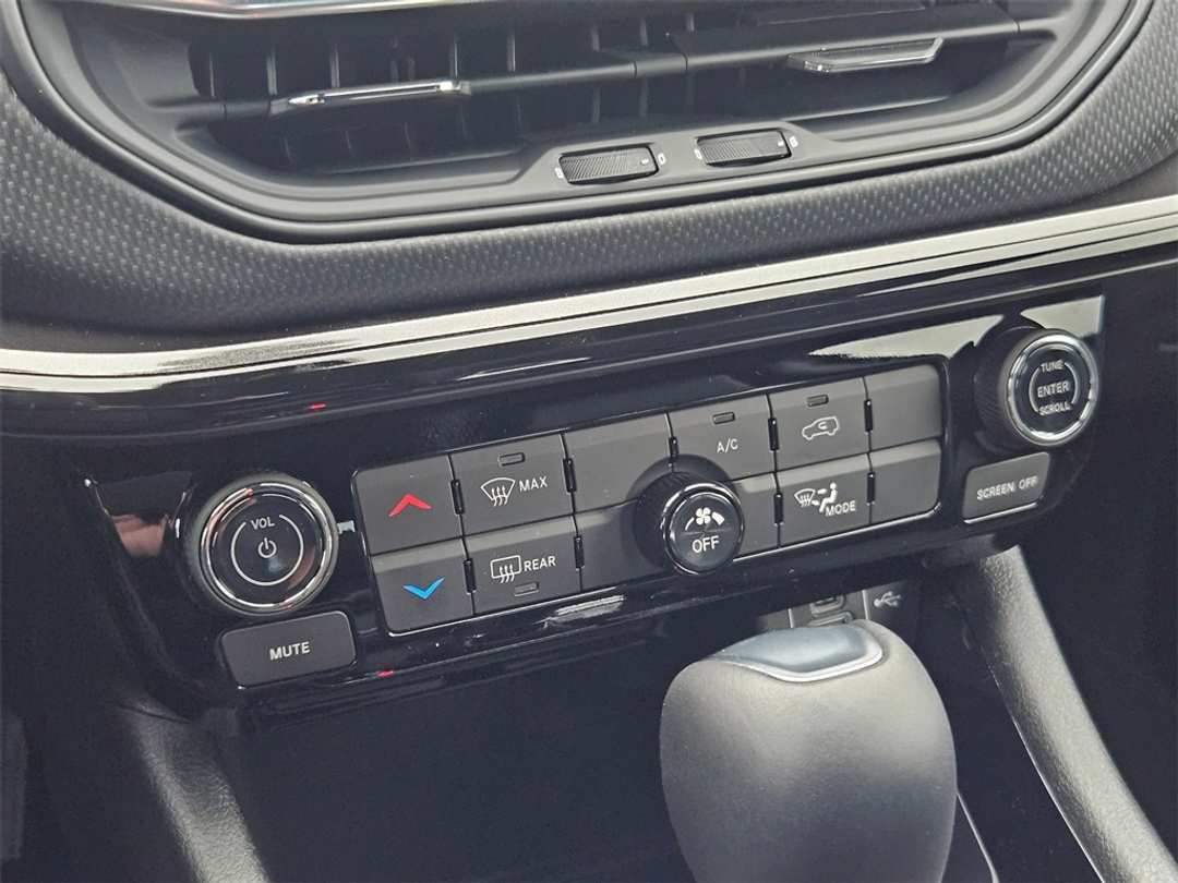 2026 Jeep Compass Latitude - Image 23