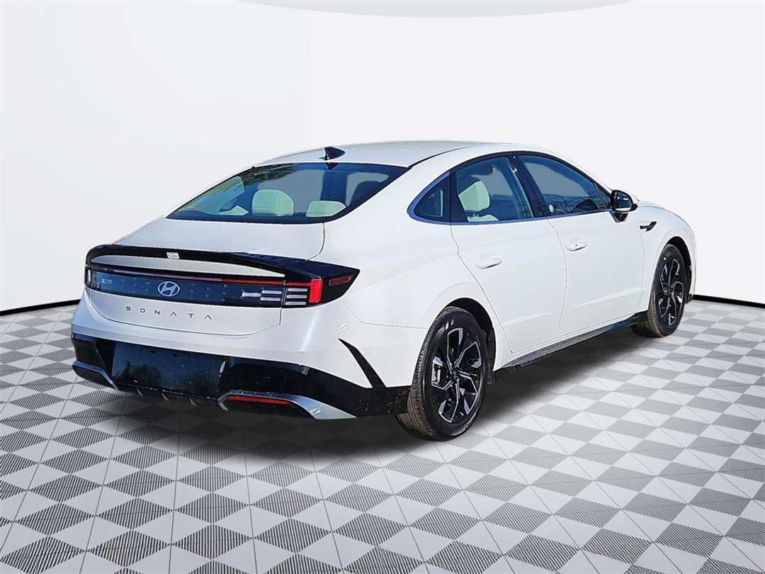 2025 Hyundai Sonata SEL - Image 6
