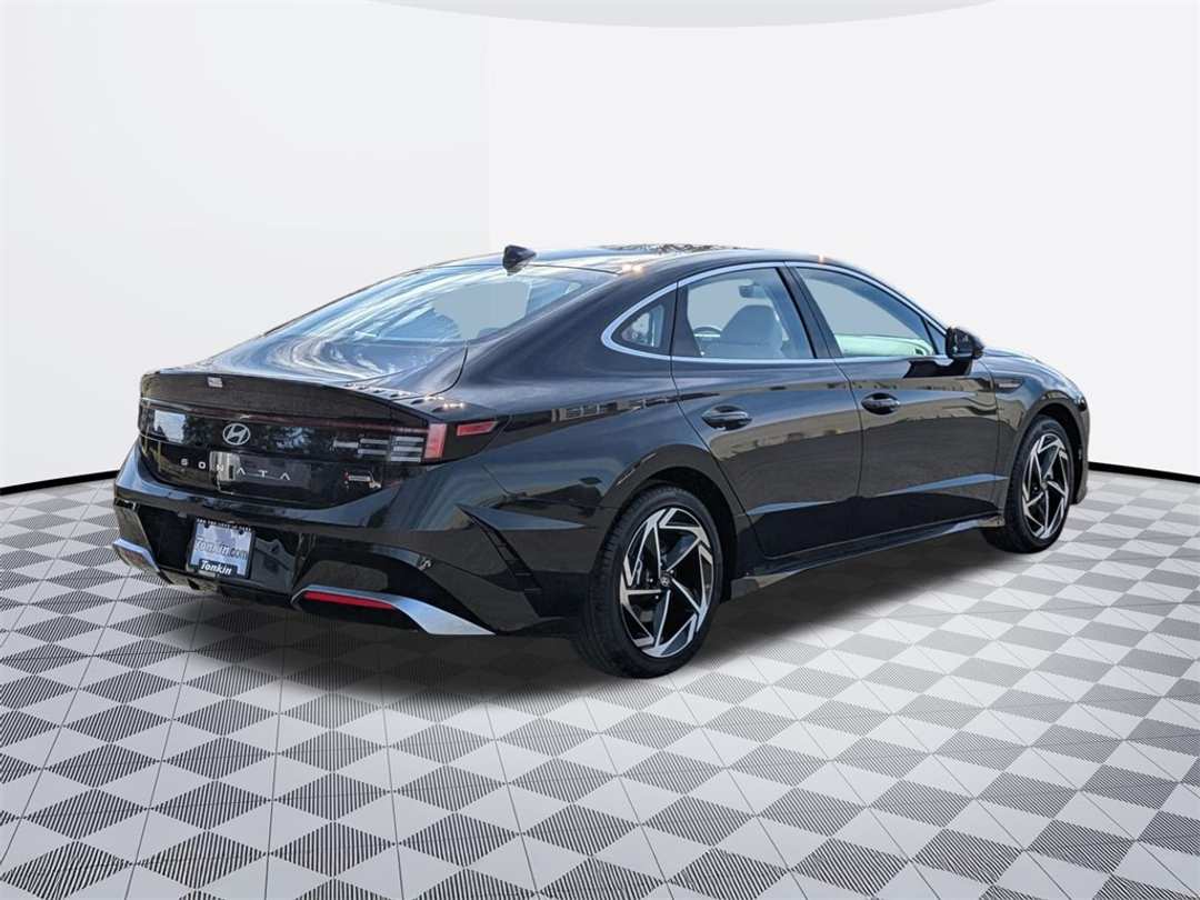 2026 Hyundai Sonata SEL Sport - Image 6