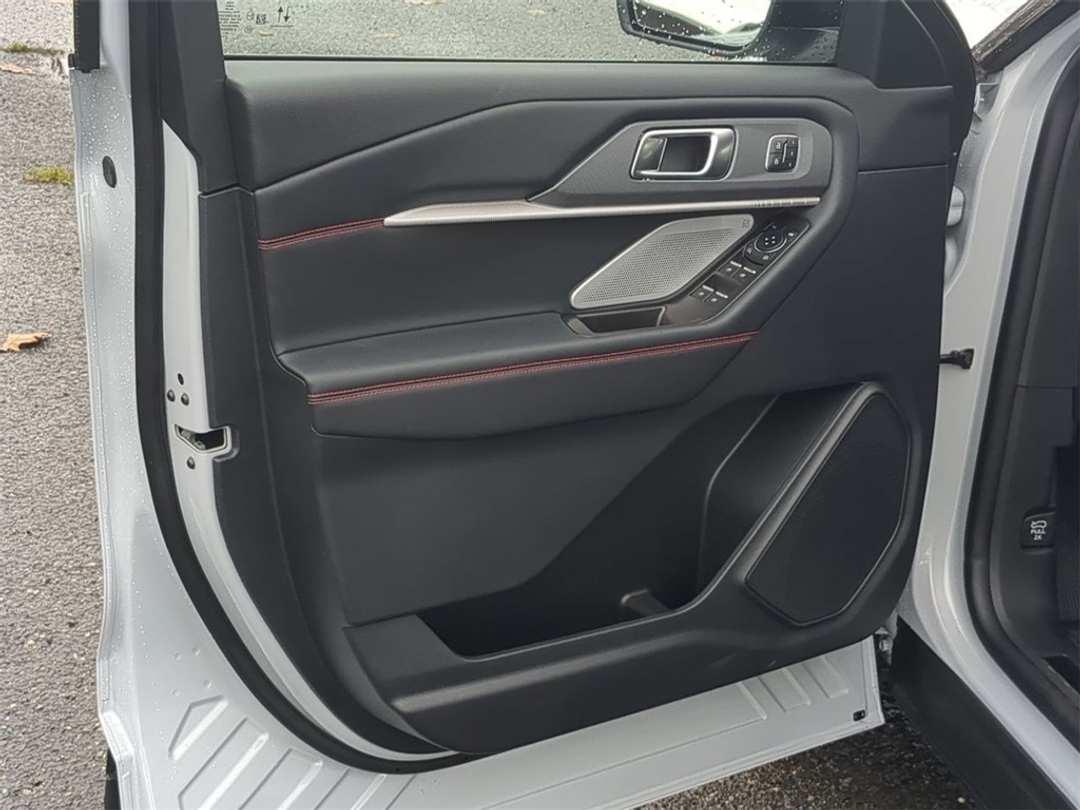 2026 Ford Explorer ST - Image 9