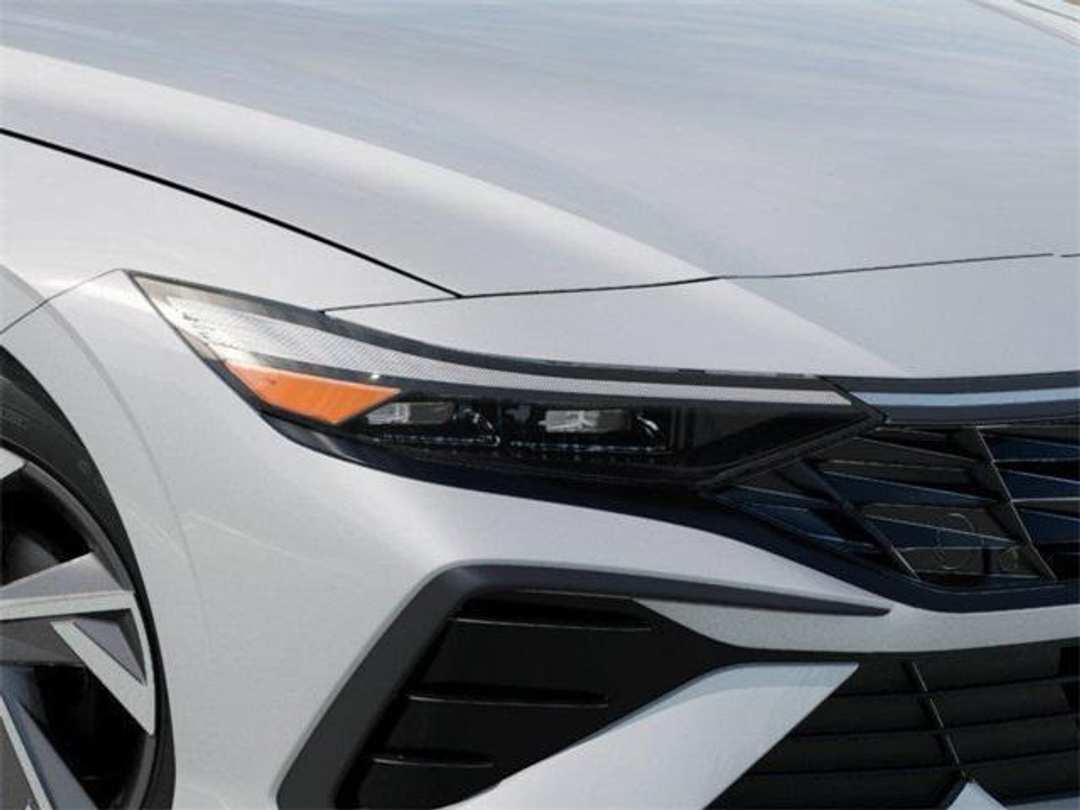 2026 Hyundai Elantra Limited - Image 9