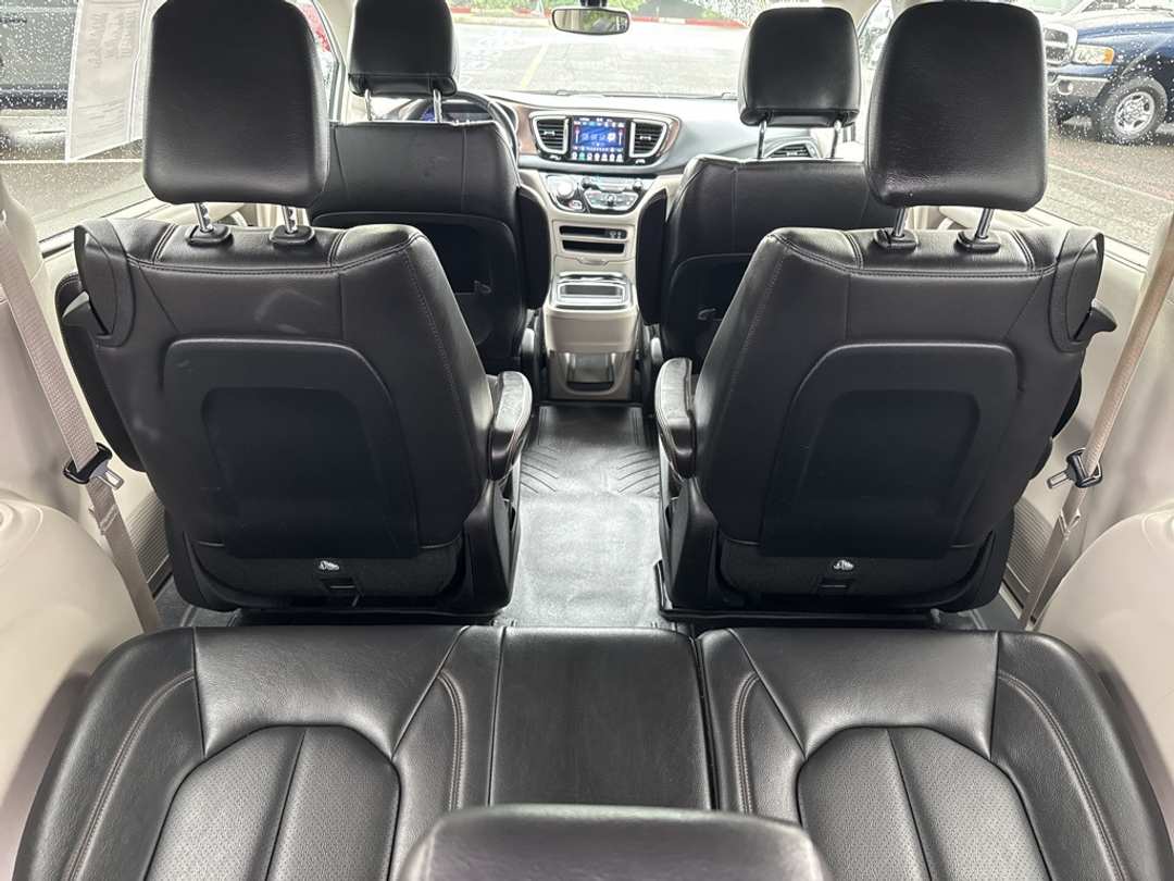 2018 Chrysler Pacifica Touring L - Image 28