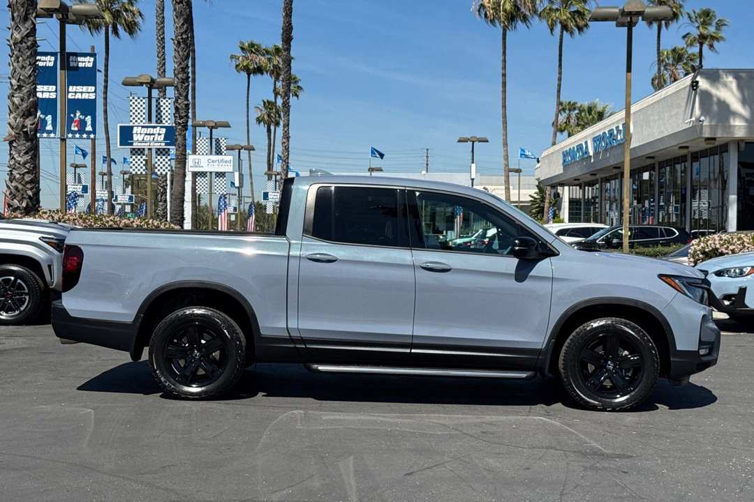 2023 Honda Ridgeline Black Edition - Image 3