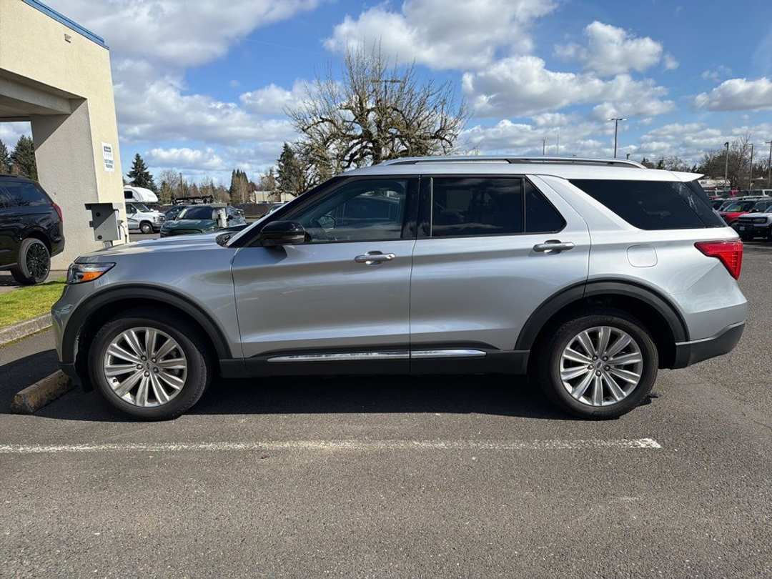 2022 Ford Explorer Limited - Image 2