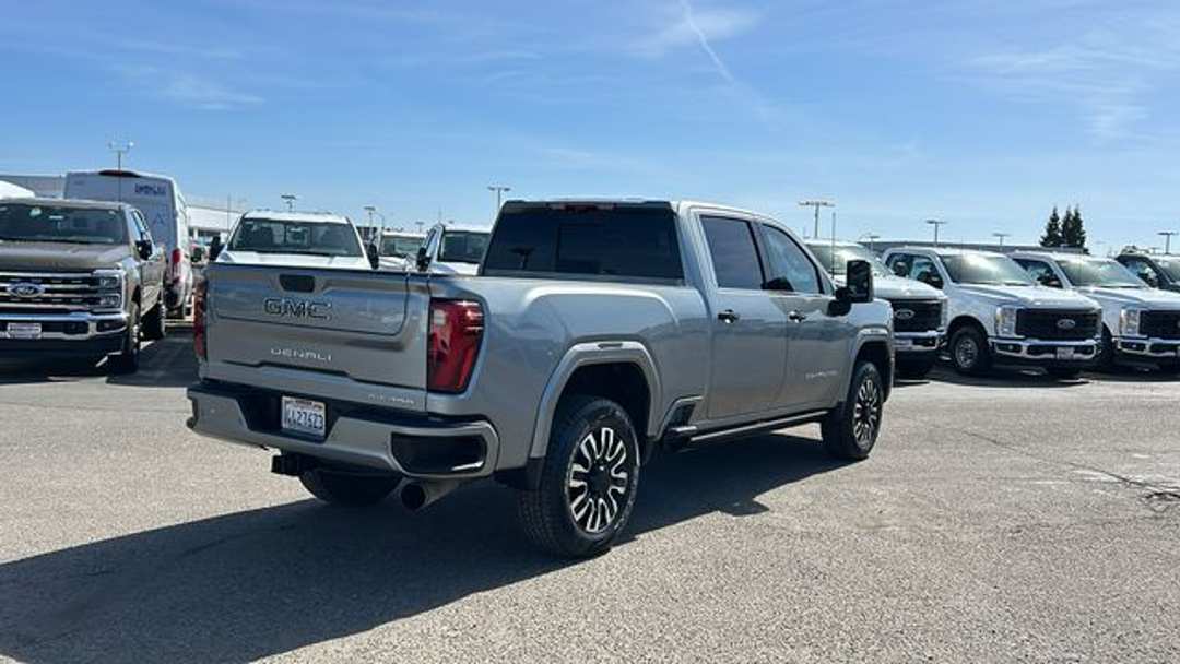 2024 GMC Sierra 2500Hd Denali Ultimate - Image 3