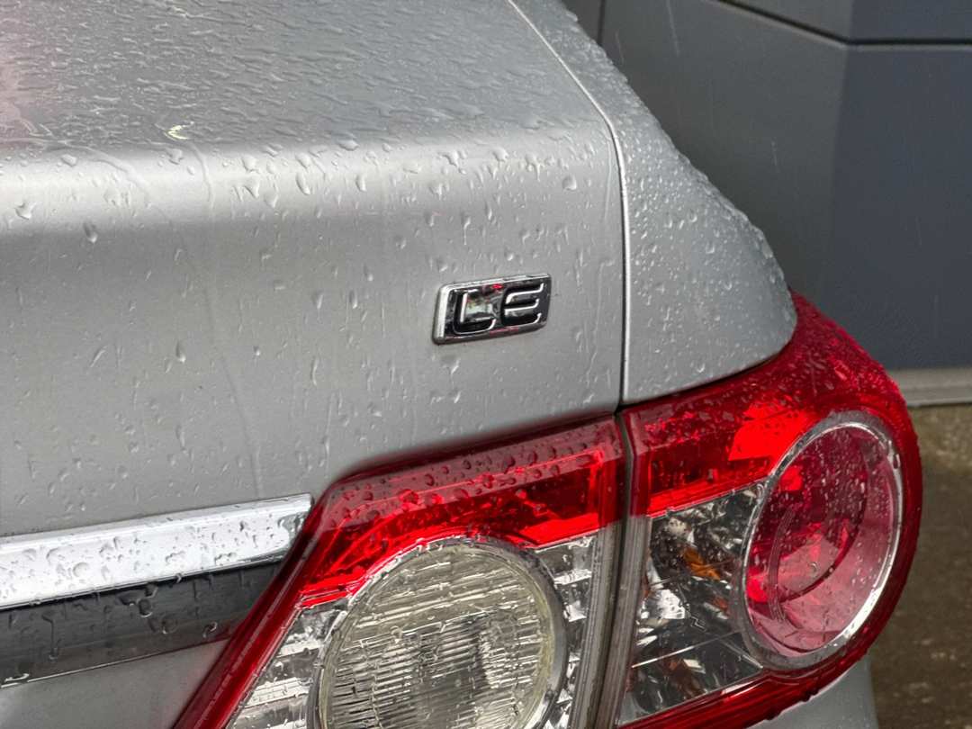 2013 Toyota Corolla LE - Image 20