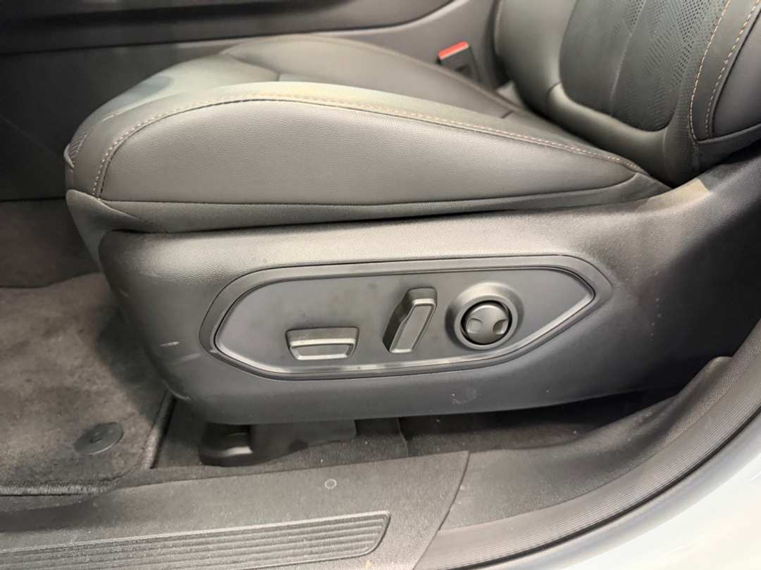 2026 Jeep Cherokee Overland - Image 18