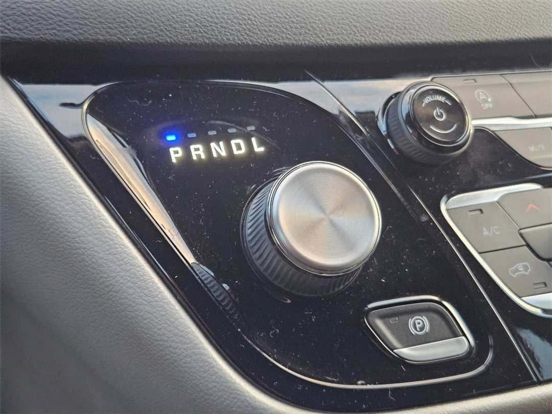 2021 Chrysler Voyager L - Image 17