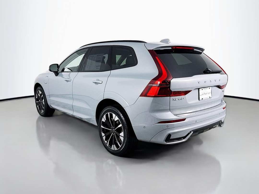 2026 Volvo Xc60 T8 Plus - Image 3