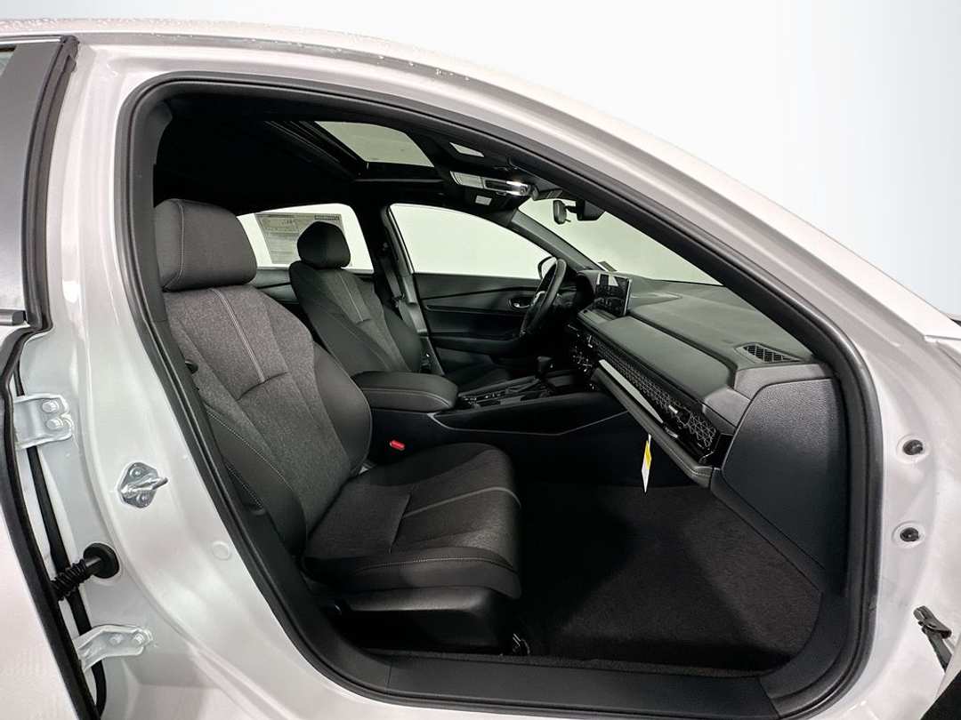 2025 Honda Accord Sport - Image 28