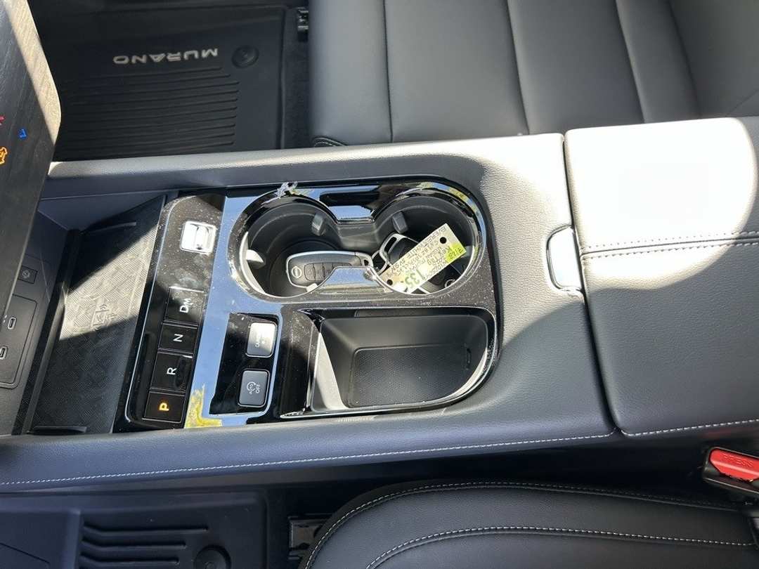 2025 Nissan Murano SV - Image 17