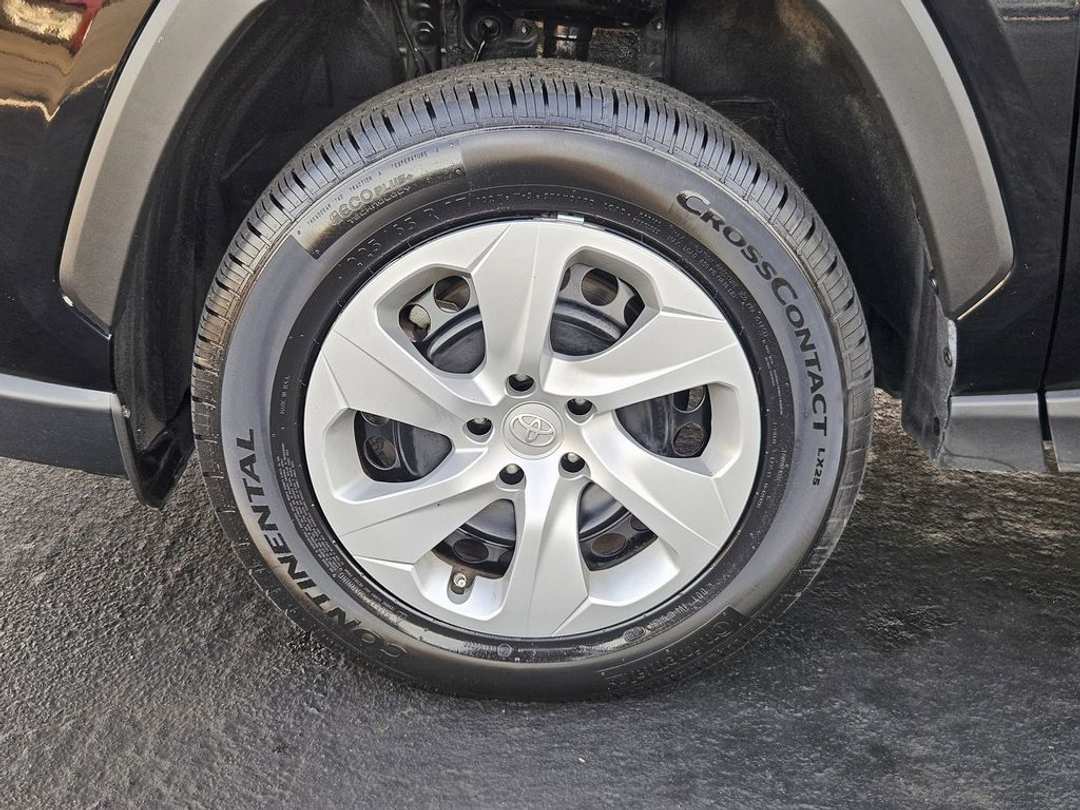 2024 Toyota Rav4 LE - Image 38