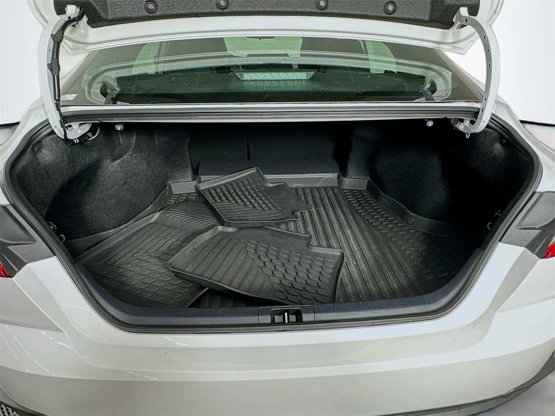 2025 Toyota Camry SE - Image 25