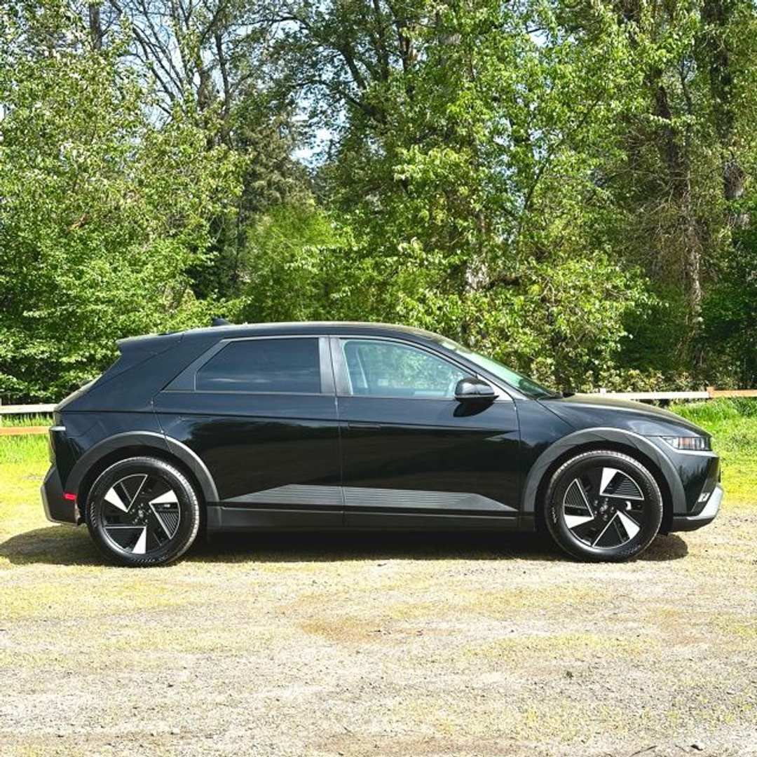 2025 Hyundai Ioniq 5 SE - Image 2