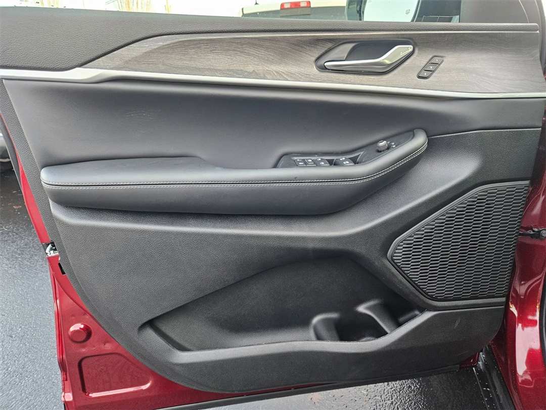 2025 Jeep Grand Cherokee Limited - Image 10