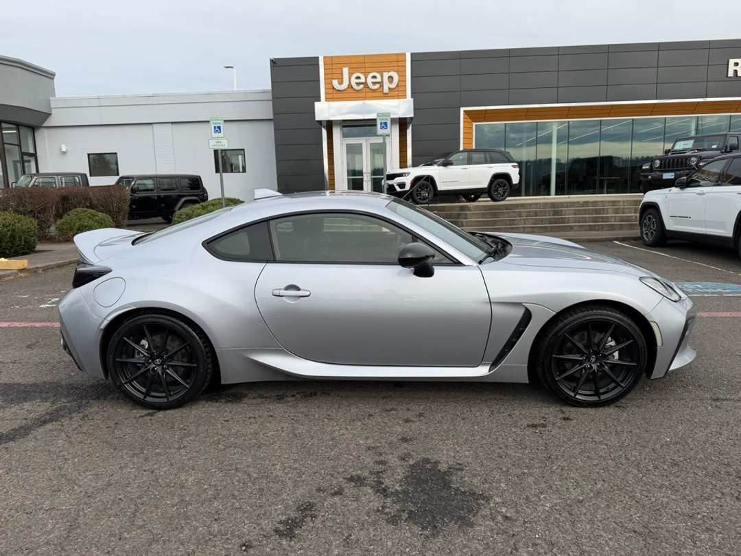 2024 Toyota Gr86 Premium - Image 9