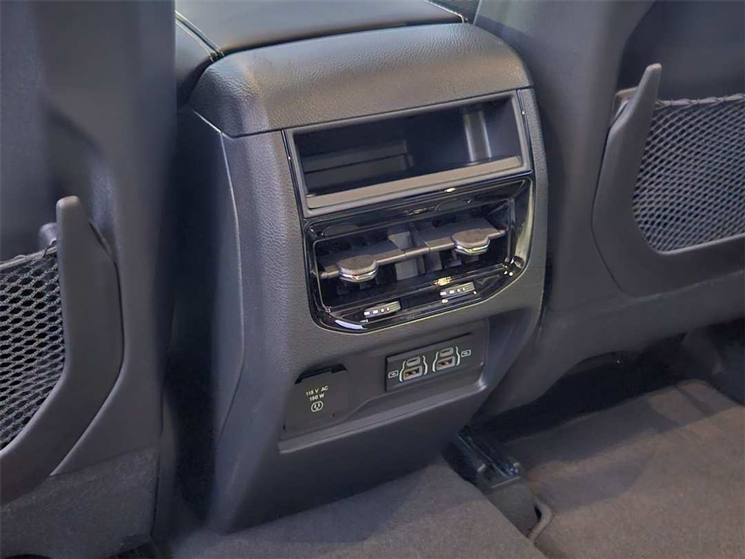 2025 Jeep Grand Cherokee Altitude X - Image 28