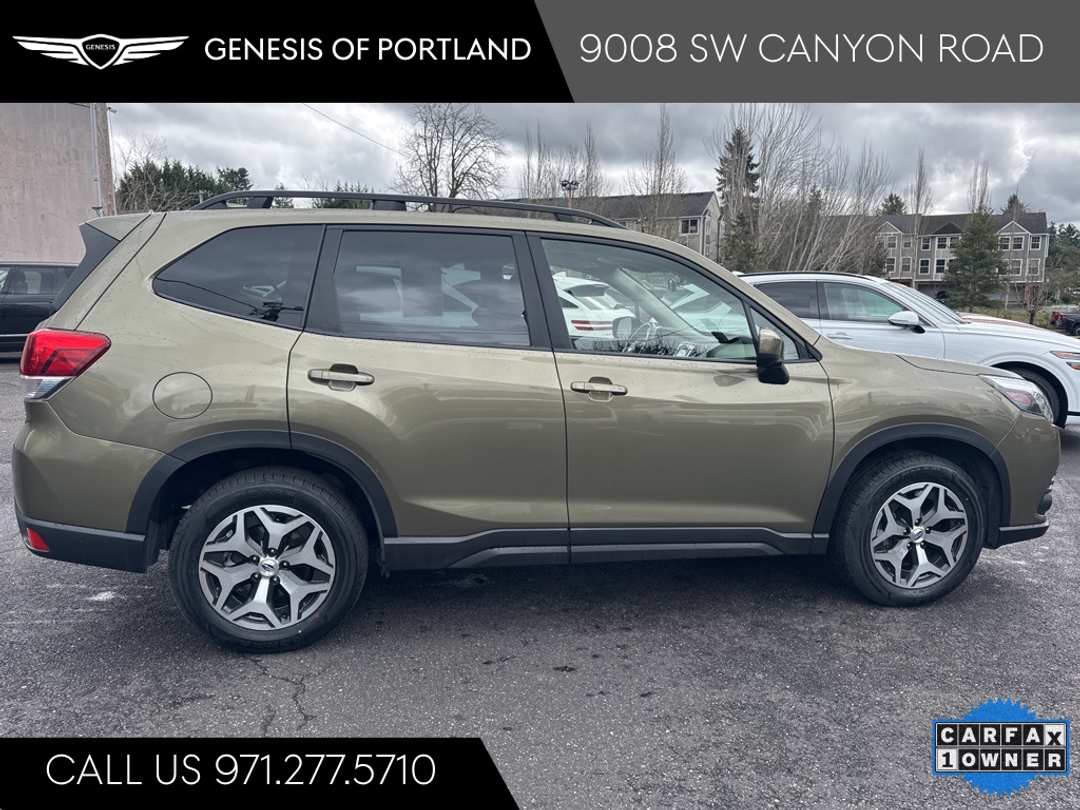 2022 Subaru Forester Premium - Image 10