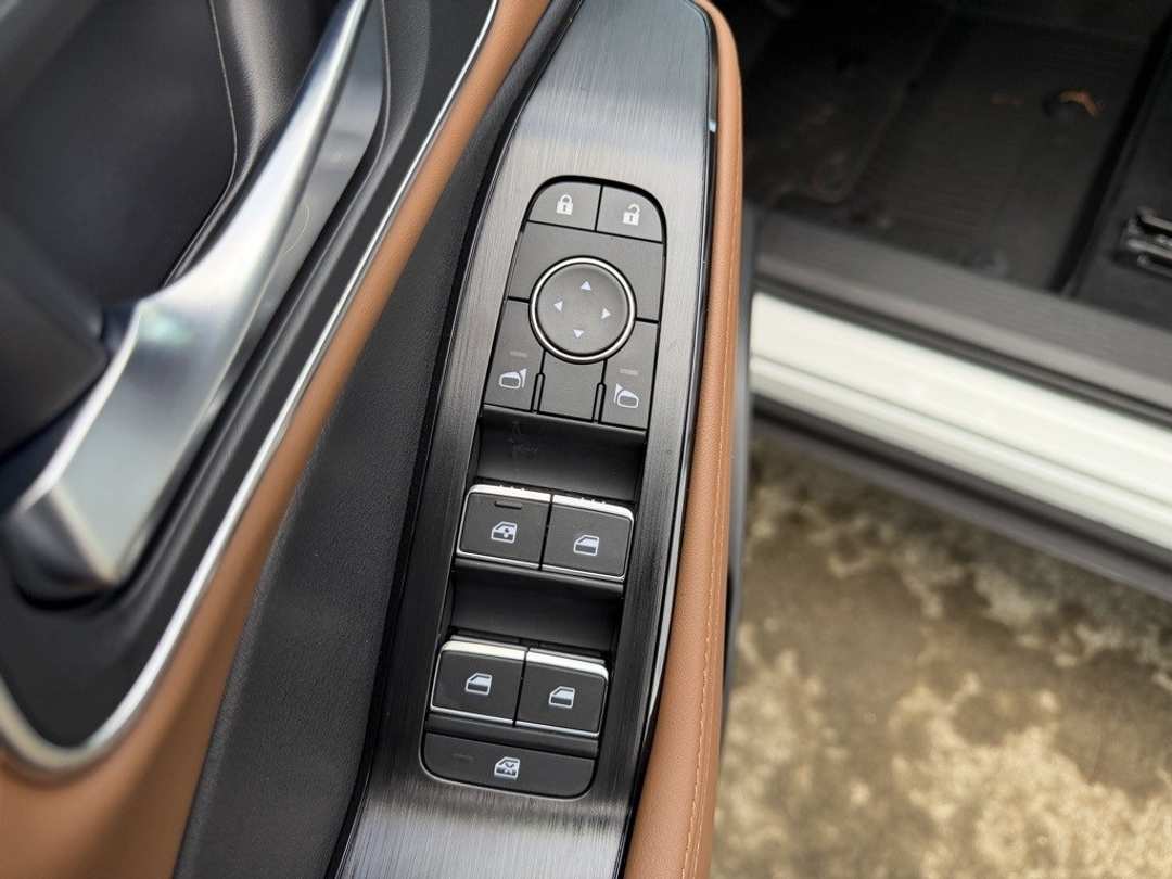 2026 Nissan Rogue Platinum - Image 13