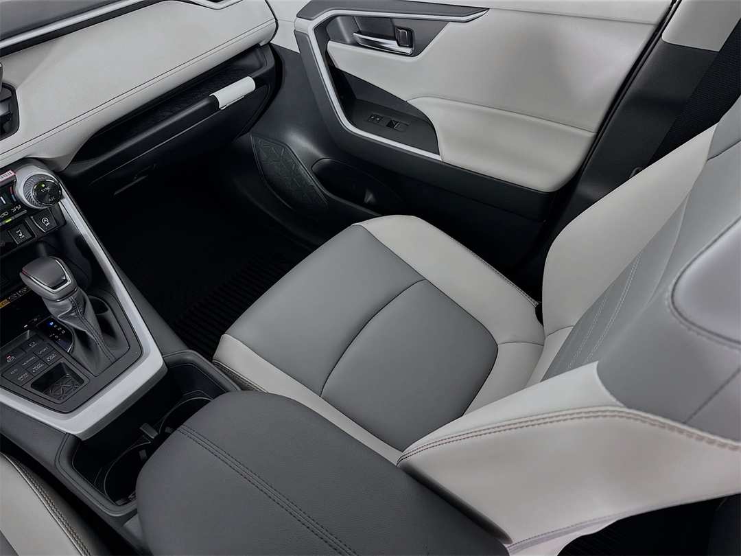 2025 Toyota Rav4 XLE Premium - Image 25