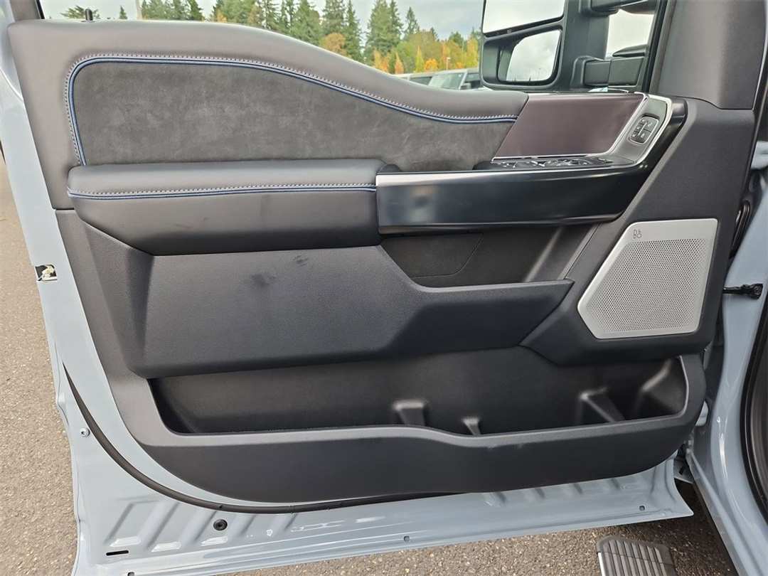 2026 Ford F-250Sd Platinum - Image 9